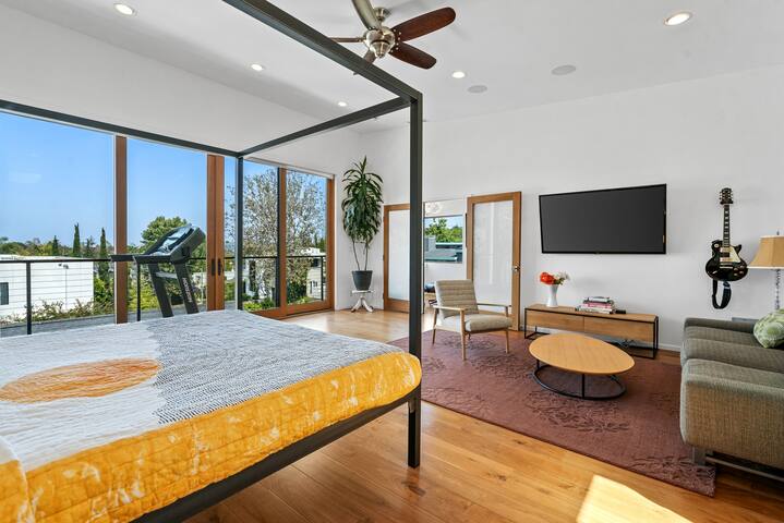 Gorgeous Westside Home – Pool/Spa – 3mi to Beach gallery image 5