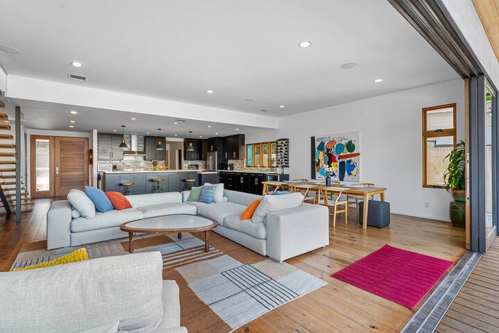 Gorgeous Westside Home – Pool/Spa – 3mi to Beach gallery image 2