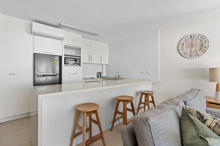 Fairshore Noosa – Steps to Beach, Sleeps 4 gallery image 3