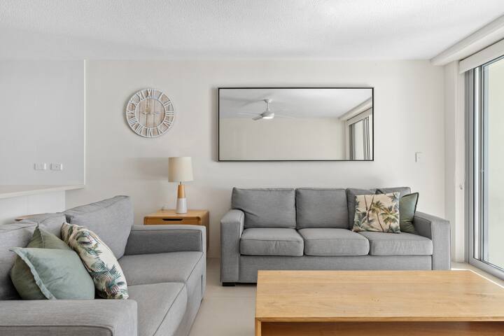 Fairshore Noosa – Steps to Beach, Sleeps 4 gallery image 5