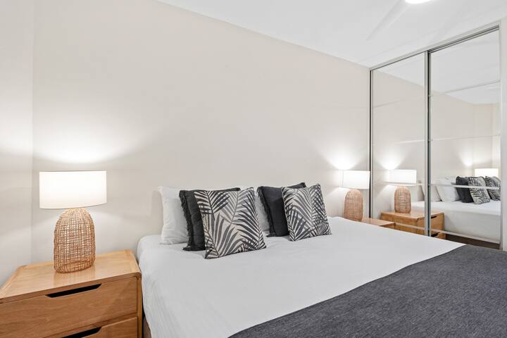 Fairshore Noosa – Steps to Beach, Sleeps 4 gallery image 4