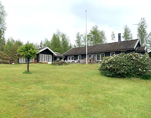 Idyllic lakehouse retreat in tranquil setting