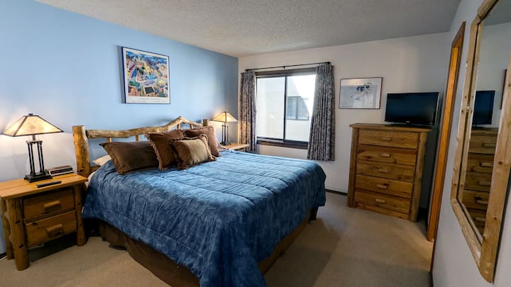 BC West #16 w/ FREE Wi-Fi, Parking, Skier Shuttle