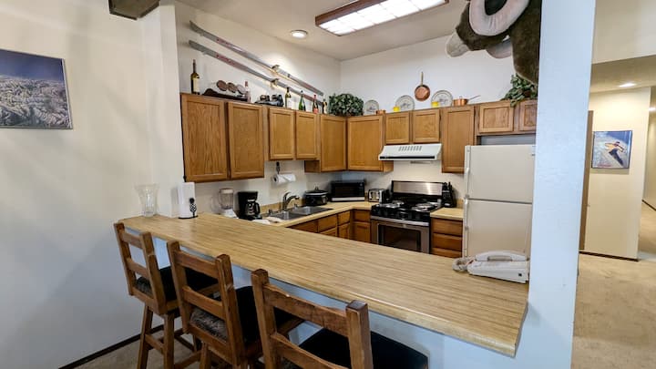 BC West #16 w/ FREE Wi-Fi, Parking, Skier Shuttle