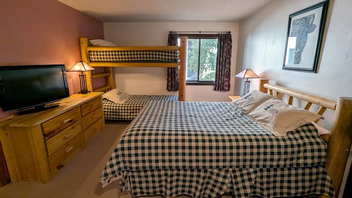 BC West #16 w/ FREE Wi-Fi, Parking, Skier Shuttle