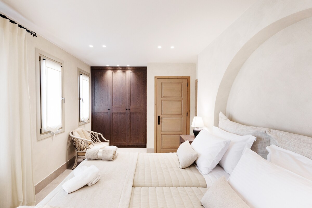 Ngjyra të buta, linja të pastra dhe një hapësirë e krijuar për t'u çlodhur.