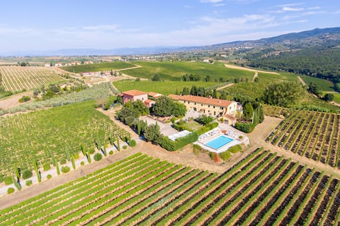 Farmhouse in the tuscany countryside near Vinci