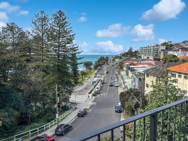 Ocean views at beautiful Bronte home on the beach gallery image 2