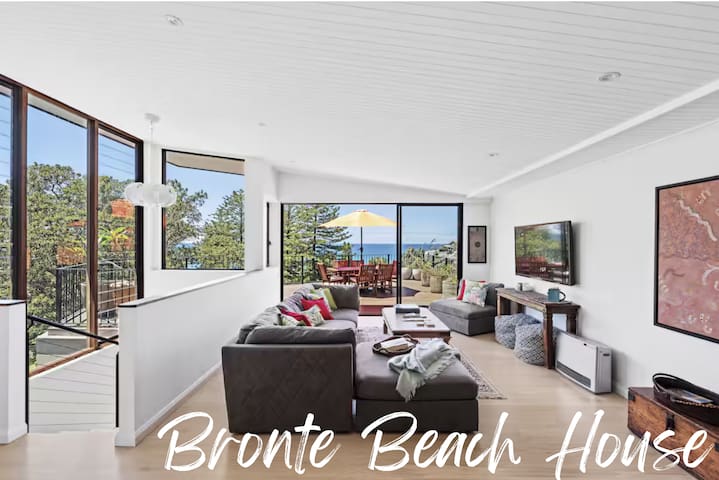 Ocean views at beautiful Bronte home on the beach
