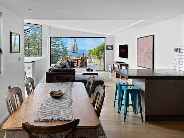 Ocean views at beautiful Bronte home on the beach gallery image 5