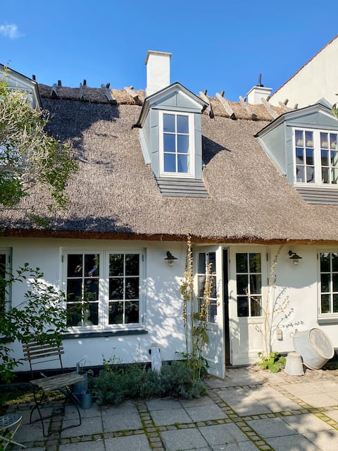 Charming villa by the sea