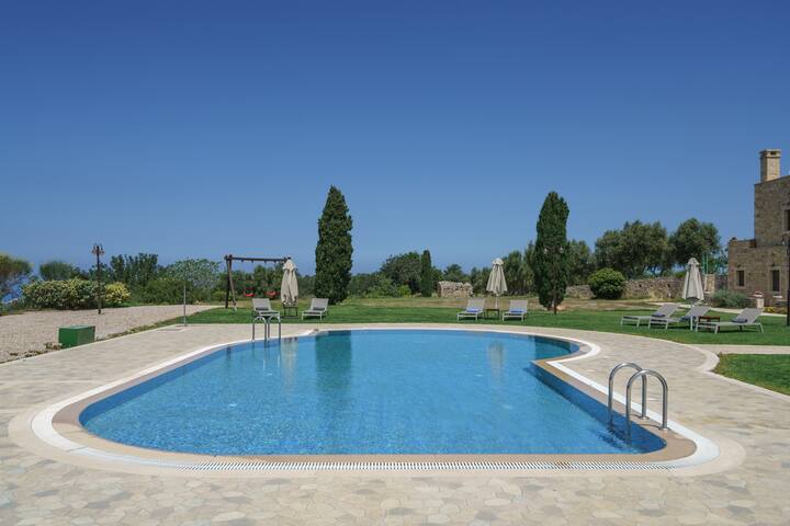 Wedding Villa w/Pool, BBQ, Ping Pong, 23 people gallery image 3