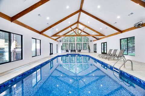 Year Round Indoor Pool~ Game Room~ Hot Tub ~ Sauna