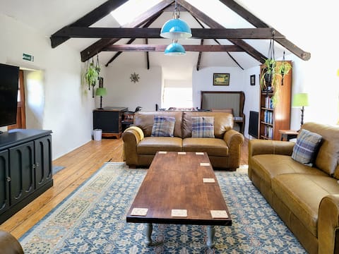 Historic, spacious barn conversion on smallholding