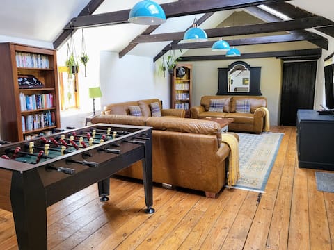 Historic, spacious barn conversion on smallholding