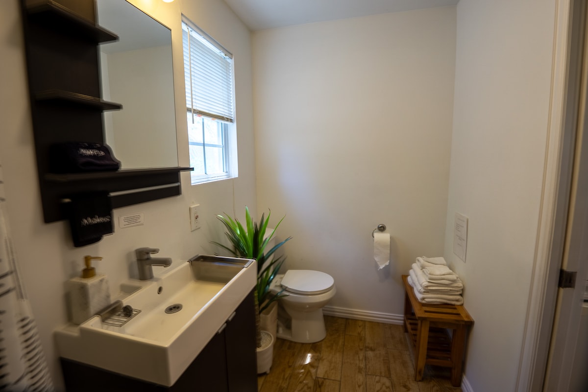 ★Quiet, Private, South Congress Cottage ★3★