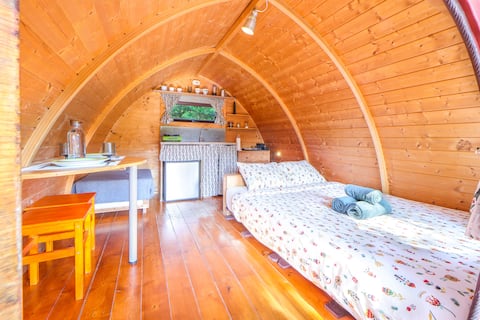 Top Airbnb: Sunset Hobbit Pod in beautiful Atlantic coast em Sesimbra (Castelo)