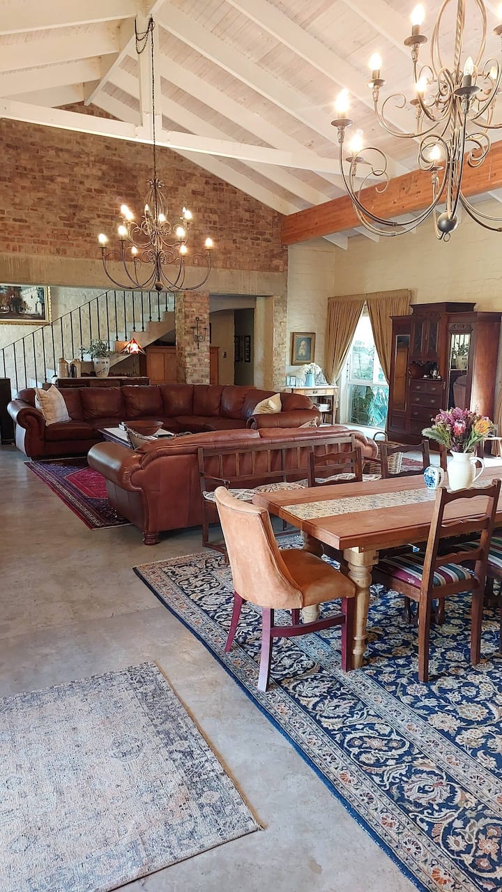 Hartland 3 - Bedroom Manor House - Oudtshoorn