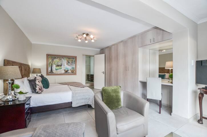 Capo Cabana Iconic Villa | Pool | Entertainment ! gallery image 2