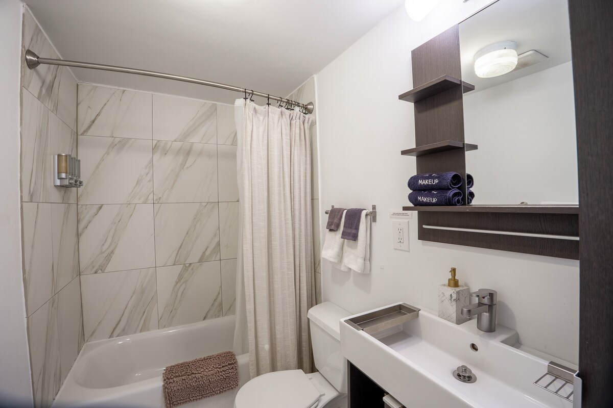 ★ Cute South Congress Studio! Private & comfy! ★5★