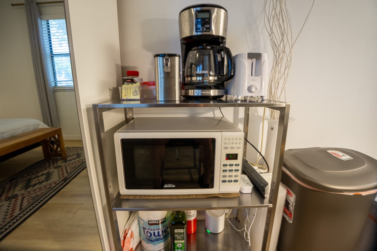 ★ Cute South Congress Studio! Private & comfy! ★5★