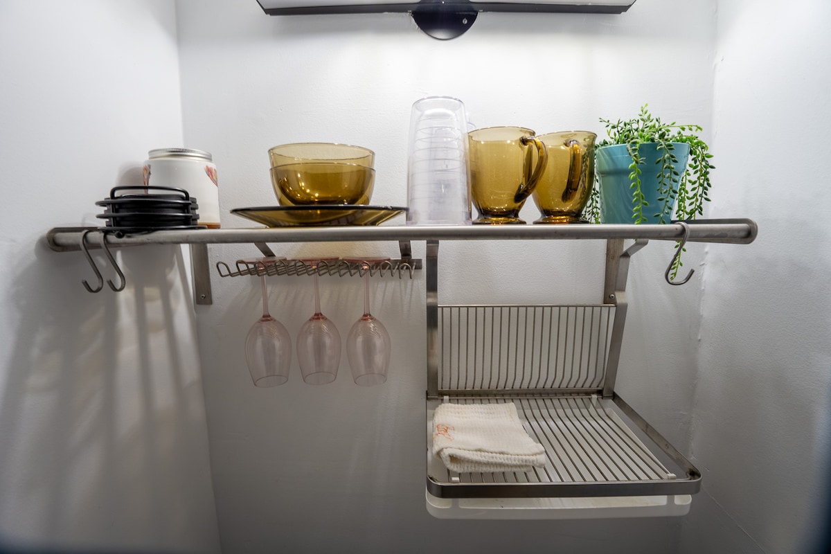 ★ Cute South Congress Studio! Private & comfy! ★5★