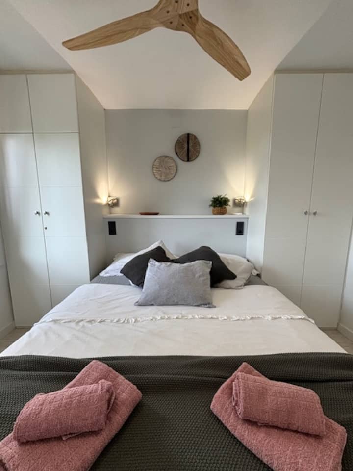 Schlafzimmer 1