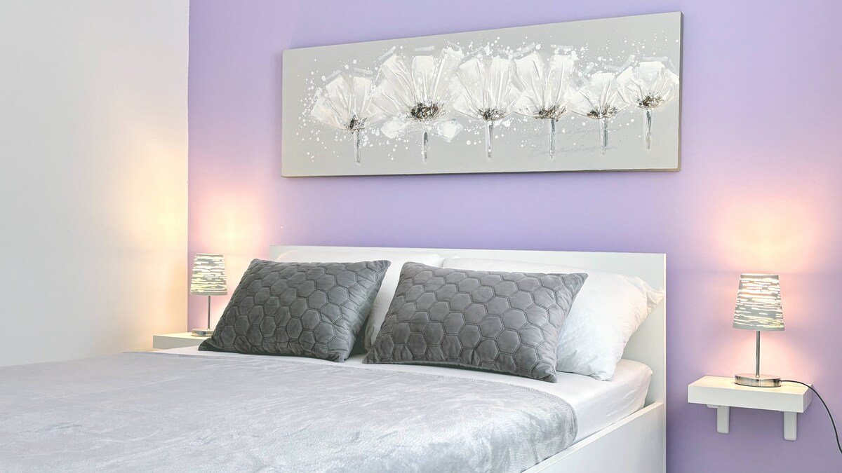 غرفة نوم بسرير مزدوج