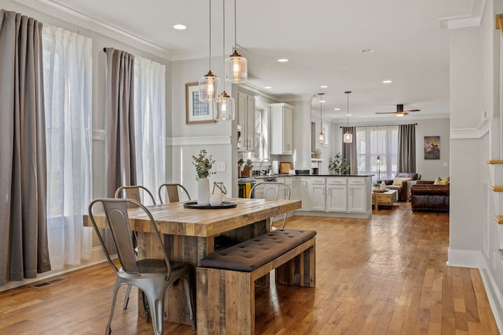 Lux Home easy WALK to Gulch*Broadway*Holiday Sale!