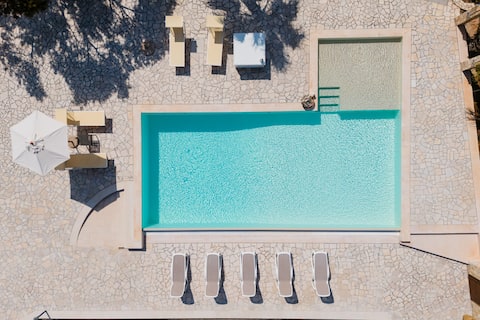 Exclusive Divine Villa with Swimming Pool and Jacuzzi