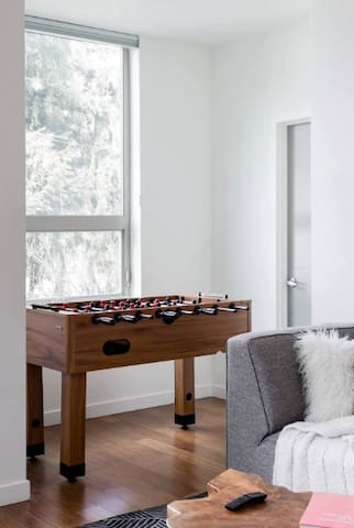 Stylish 3BR Retreat | Chef’s Kitchen+Trendy Locale gallery image 2