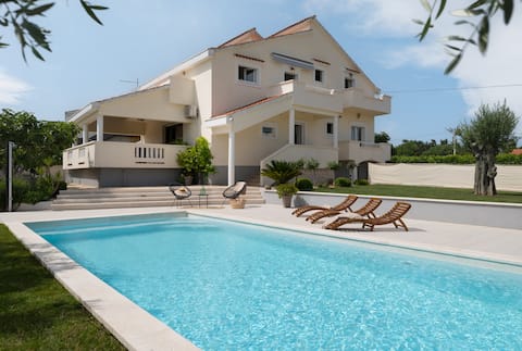Villa Matea 6+1