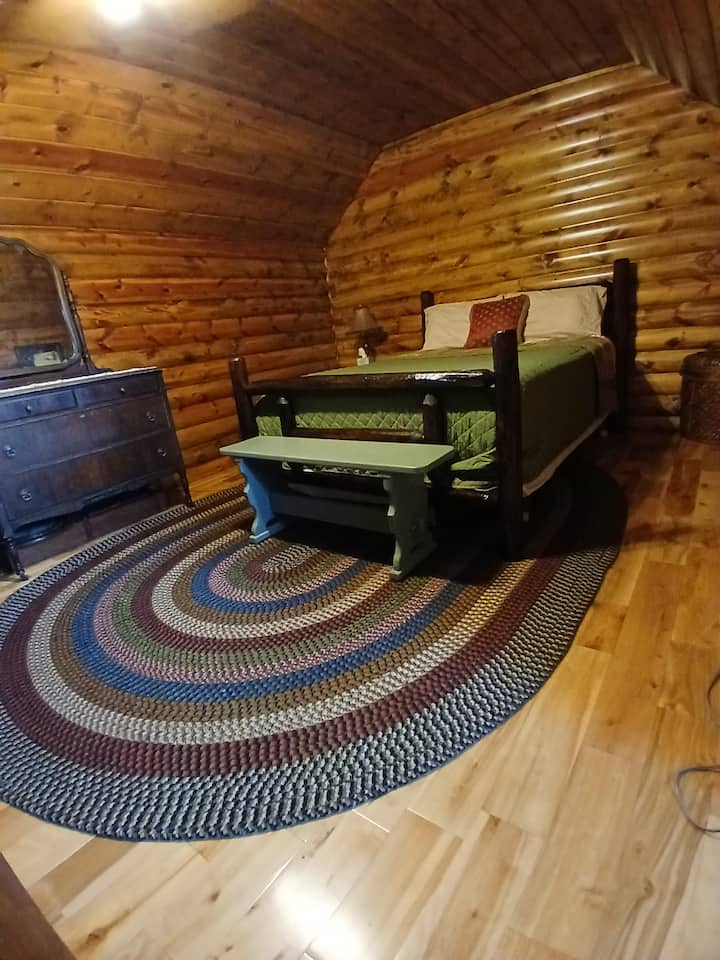 Საწოლი 152 × 203 სმ.
ორადგილიანი გასაბერი ლეიბი საწოლის ქვეშ, საჭიროებისამებრ. 