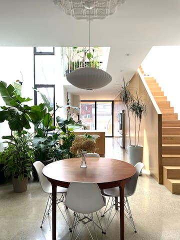 Luxe Leslieville Retreat: Chef’s Kitchen & Parking