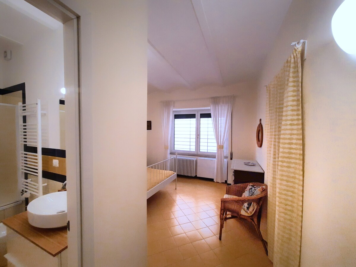 Tweepersoonskamer met en suite badkamer