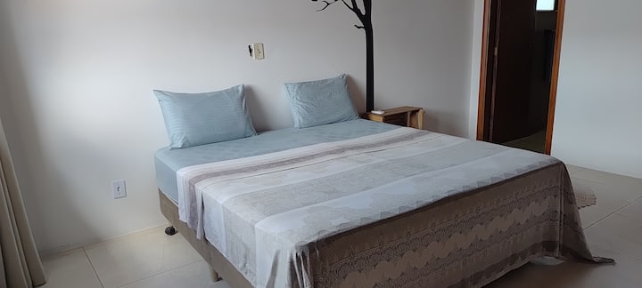Villa 1 - 1 Conjoined Bed (single/double), Guarda Roupas, מצוידת במיזוג אוויר מודרני חם וקר עם טכנולוגיית מהפך ומגנה על וירוס, בנוסף לאוורור טוב/תאורה טבעית.