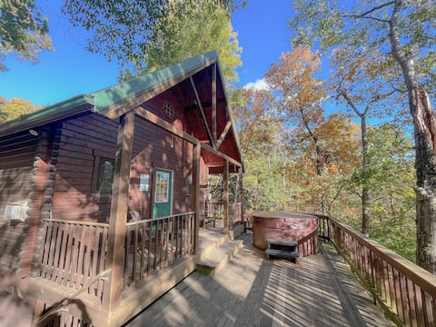 Secluded cabin with new hot tub