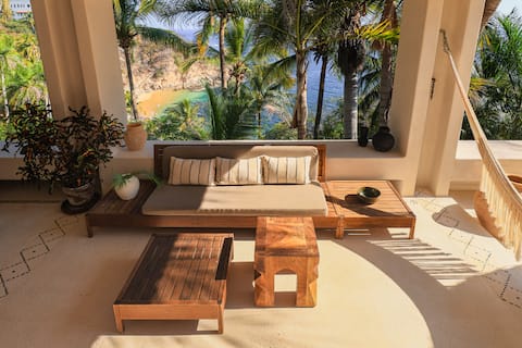 Top performing Airbnb: Beach Villa! Pool, SunDeck, Private beach + 16 ppl in Crucecita