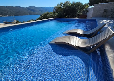 Apartment GREEN with private beach & swimming pool