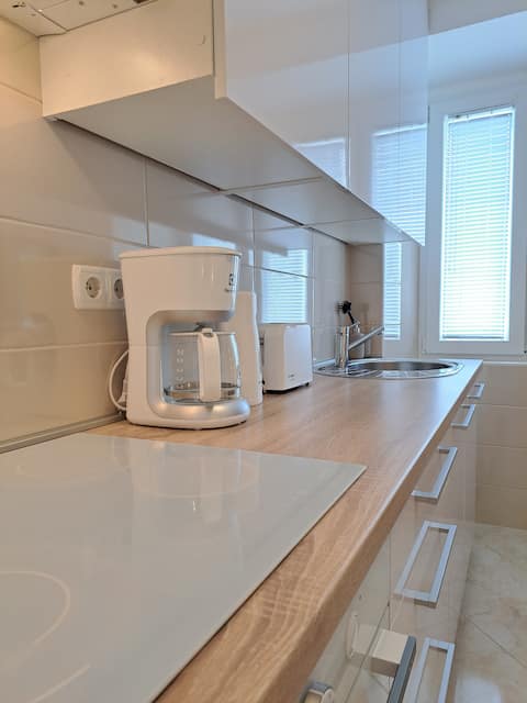 Top performing Airbnb: New studio apartment in Rab - perfect for couples in Grad Rab