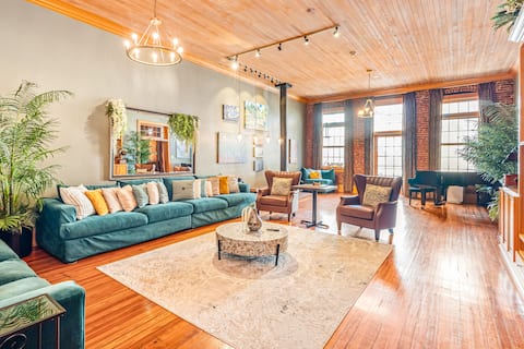 Top Airbnb: Upstairs on Palafox - Downtown Pensacola in Pensacola / Ferry Pass / Brent