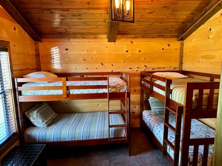 2 krevate marinarë për 4 persona
