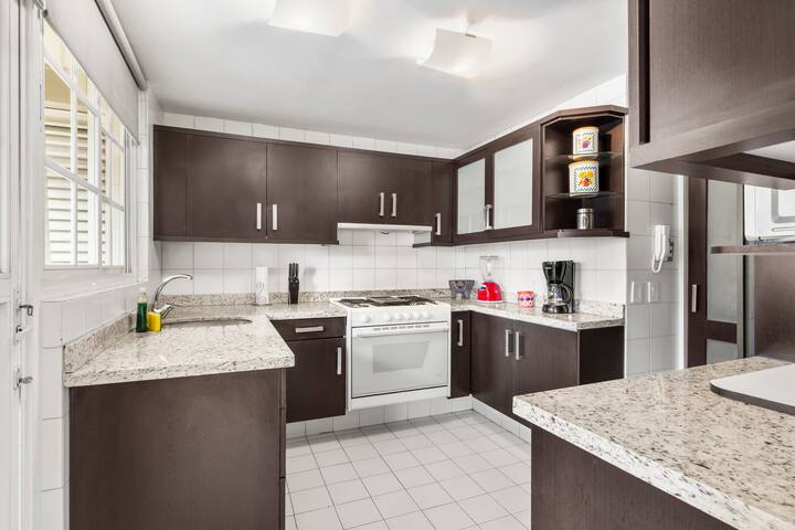 Polanco 2BD gem, next to Tiffany s store. gallery image 3