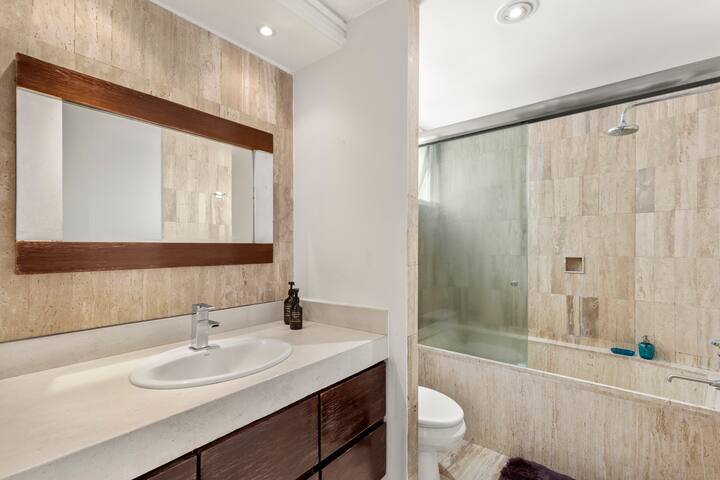 Polanco 2BD gem, next to Tiffany s store. gallery image 2