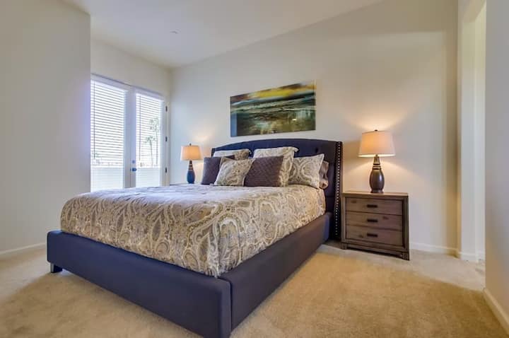 Hlavná spálňa s manželskou posteľou veľkosti California King