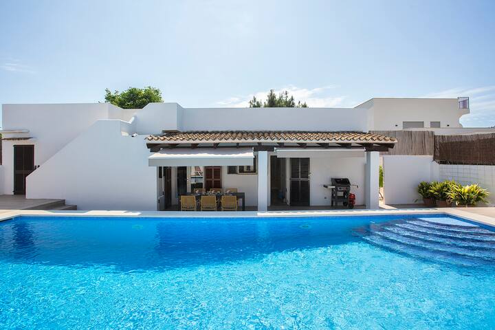 Brand-new Villa with pool, 500m from the beach