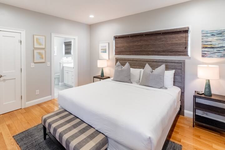 Elegant Home, 7 Mins to Castle Hill & Ocean Cliff gallery image 3