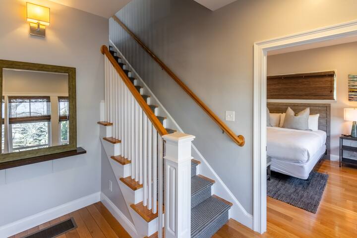 Elegant Home, 7 Mins to Castle Hill & Ocean Cliff gallery image 2