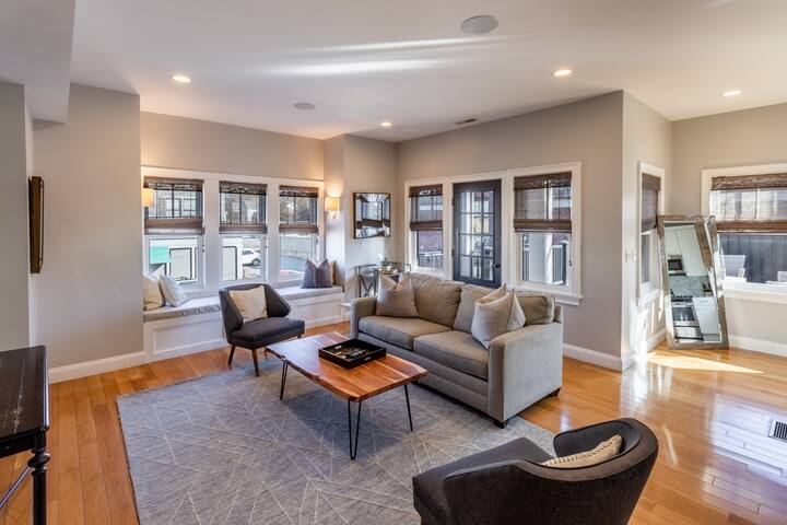 2 Decks for Entertaining, 3 Levels of Living Space gallery image 5