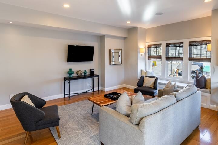 2 Decks for Entertaining, 3 Levels of Living Space gallery image 4